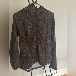 Lululemon Mist Over Olive Windbreaker Women’s size Small